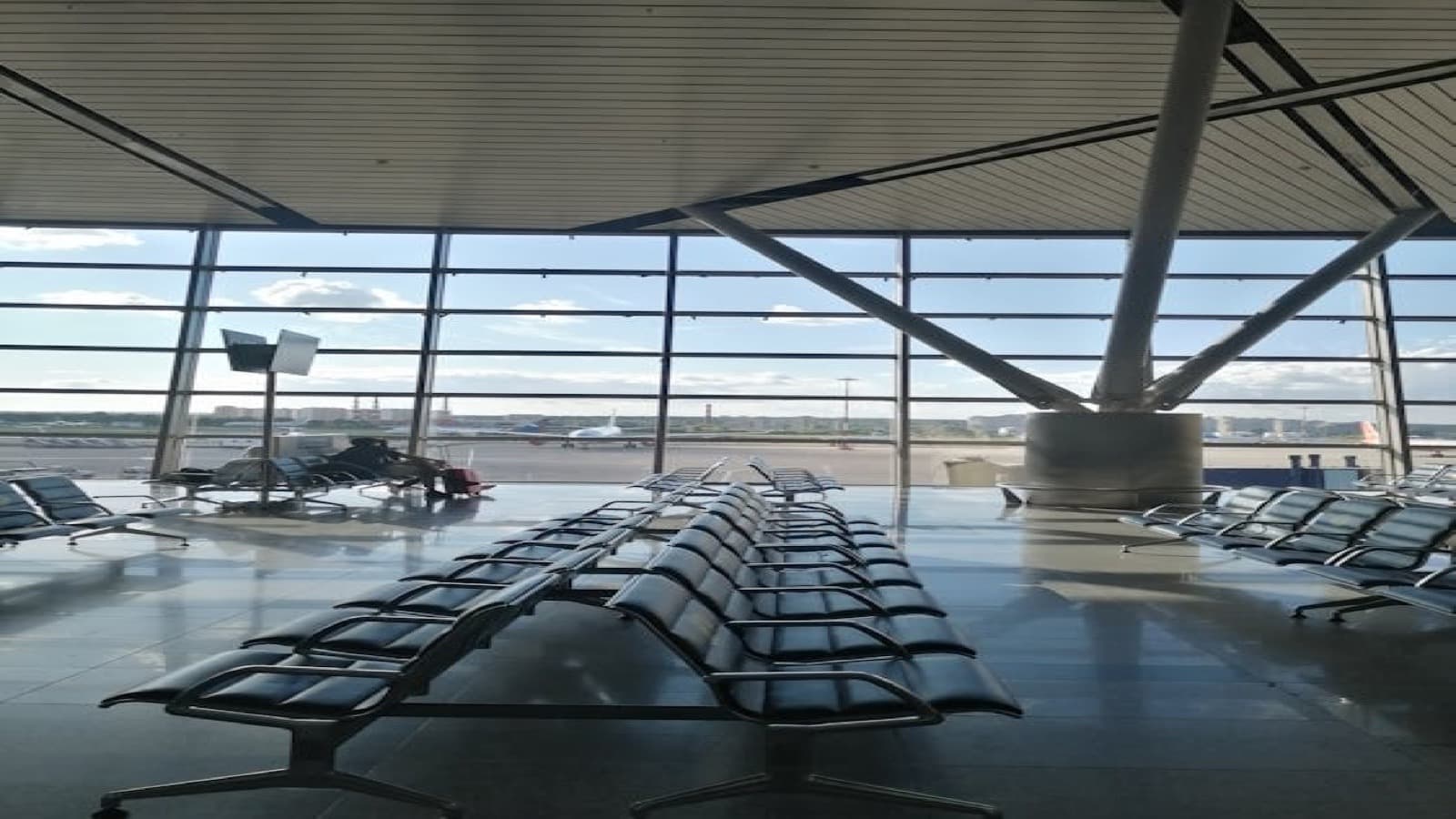 Is the Amex Platinum worth $695/year? What cardholders actually use